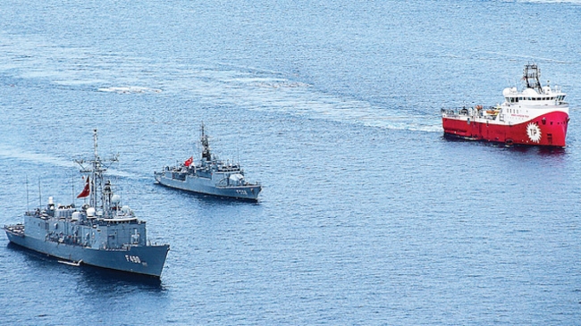 Türkiye, Doğu Akdeniz'deki sondaj gemilerini donanma unsurlarıyla da destekledi.
